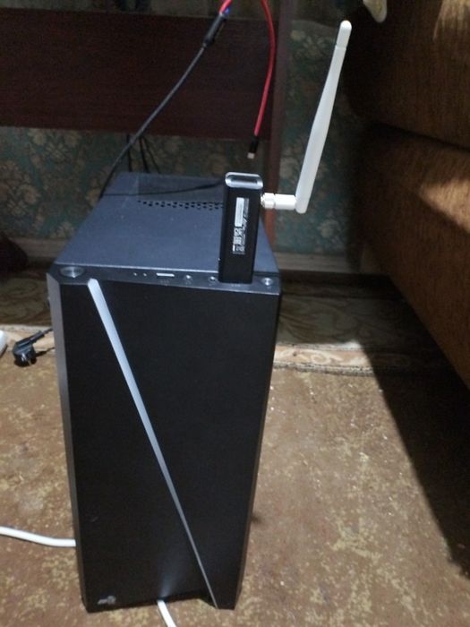 Продам на стольный компютер