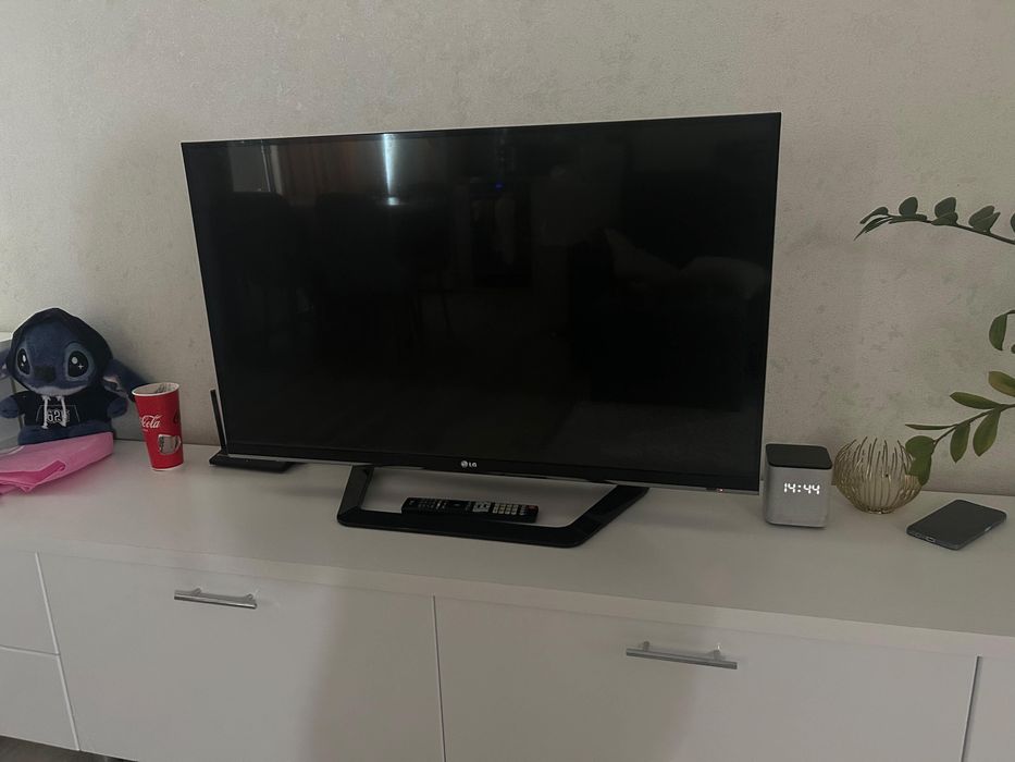 Продам телевизор Lg 109см