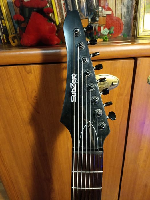 Восьмиструнная электрогитара SubZero