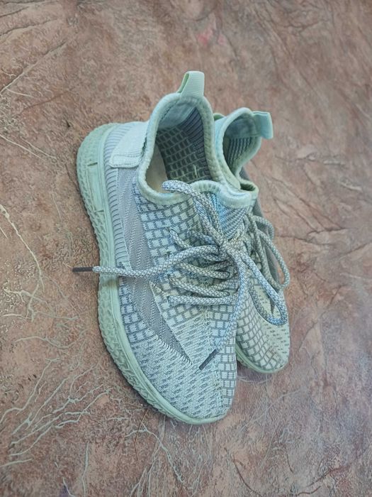 Отдам одежду и обувь