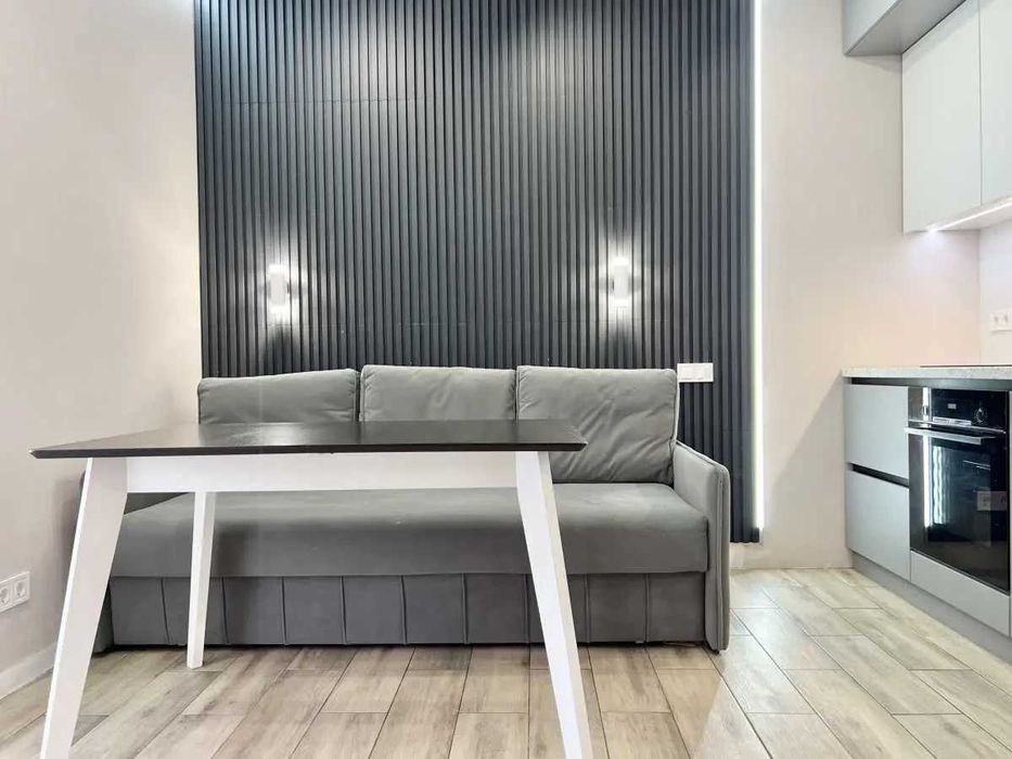 Дава се под наем Двустаен апартамент в София, Център - 56 кв.м за 407.49 € - Снимка #1