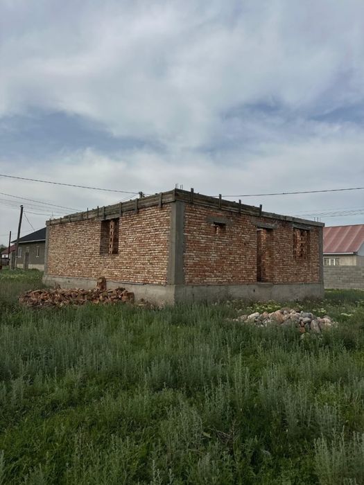 Продам участок с недостройным
