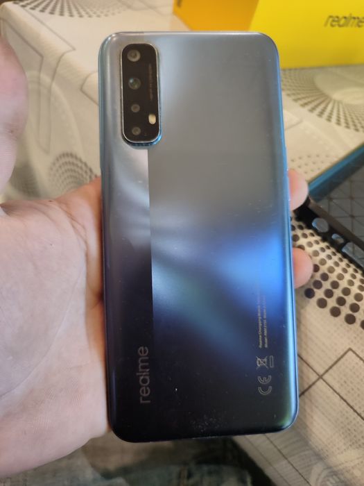 Телефон Realme 7