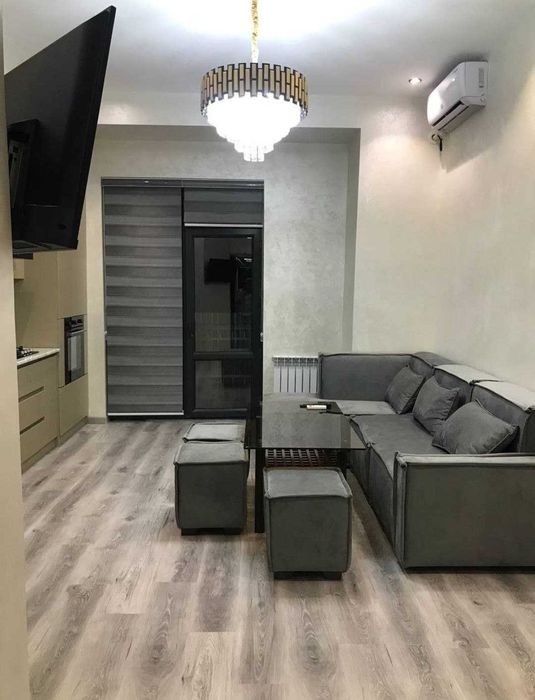 сдаётся 1  комнатная квартира эко базар  феруза