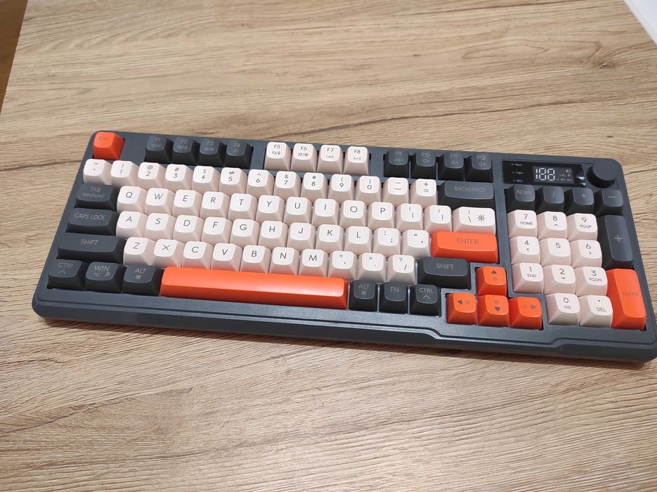 Безжична геймърска клавиатура, Bluetooth/2.4G безжична механична клавиатура RGB LED подсветка с дисплей PBT капачки на клавишите 3000mAh