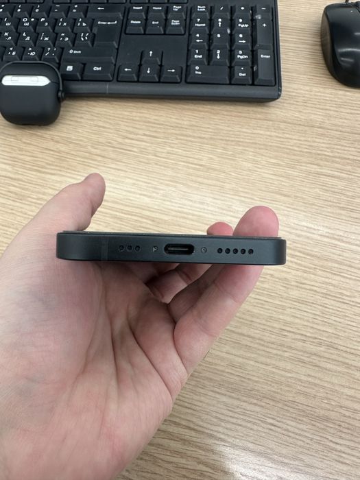 Айфон 16е в новом сост