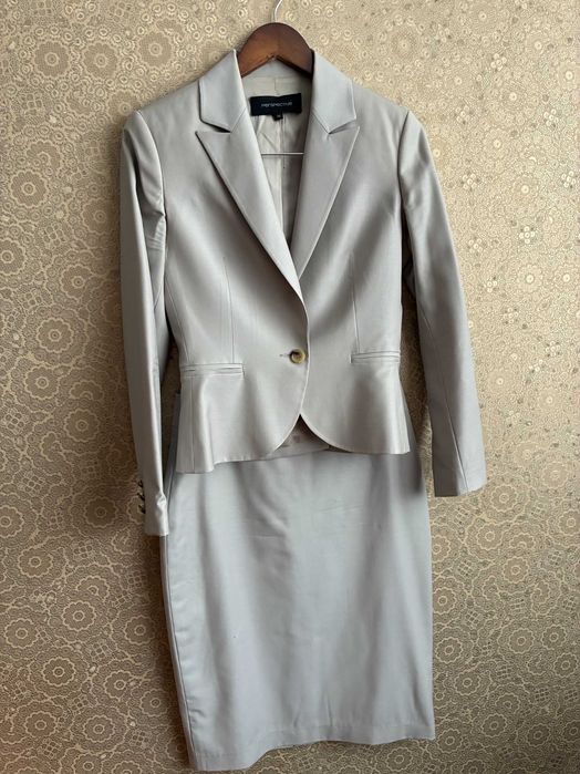 Деловой женский костюм