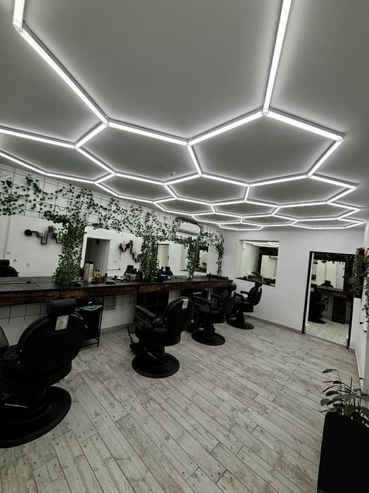 Hush Studio! Posturi Frizerie/Coafura De Inchiriat.