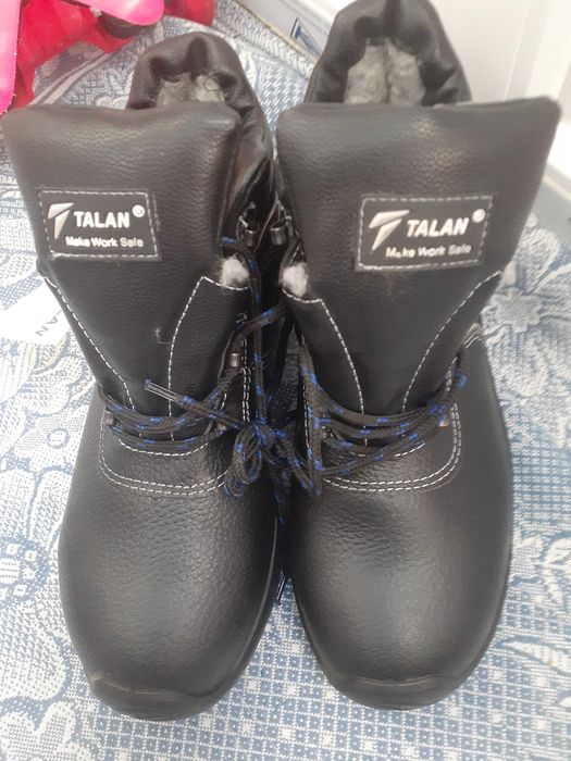 Продам рабочие ботинки