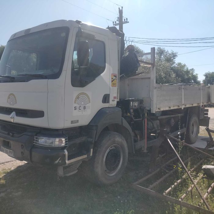 Camion basculabil cu macara, Renault Kerax