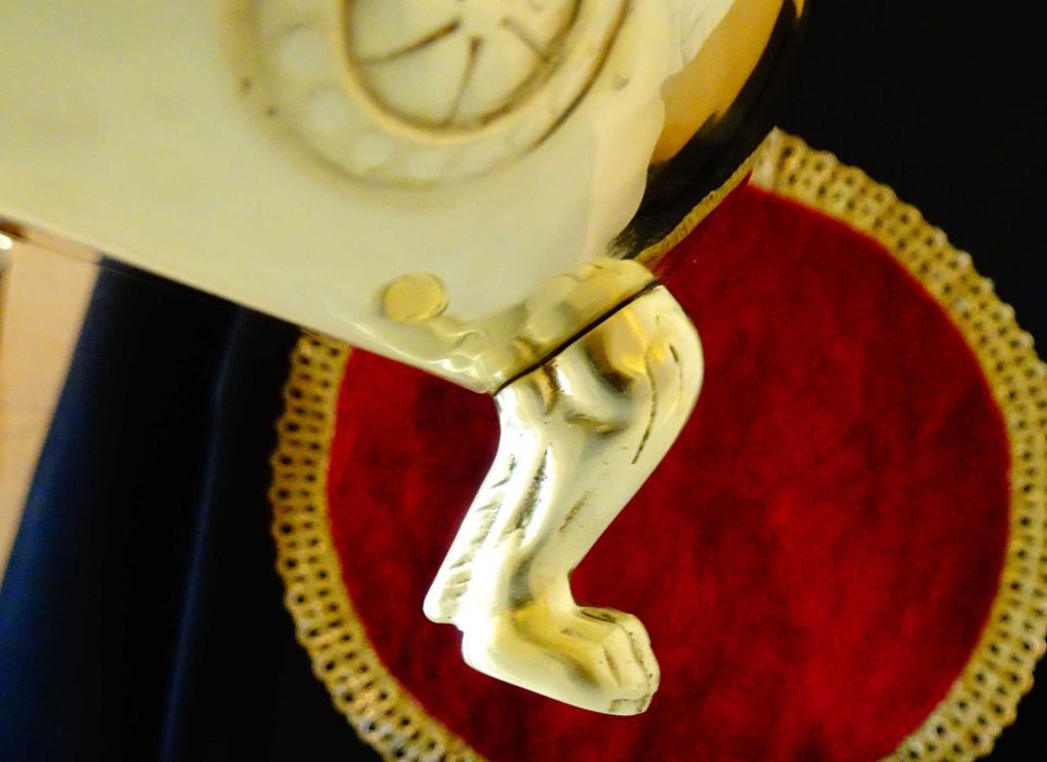 Бронзова кутия за бижута,лъвски лапи,стил Луи XVI.