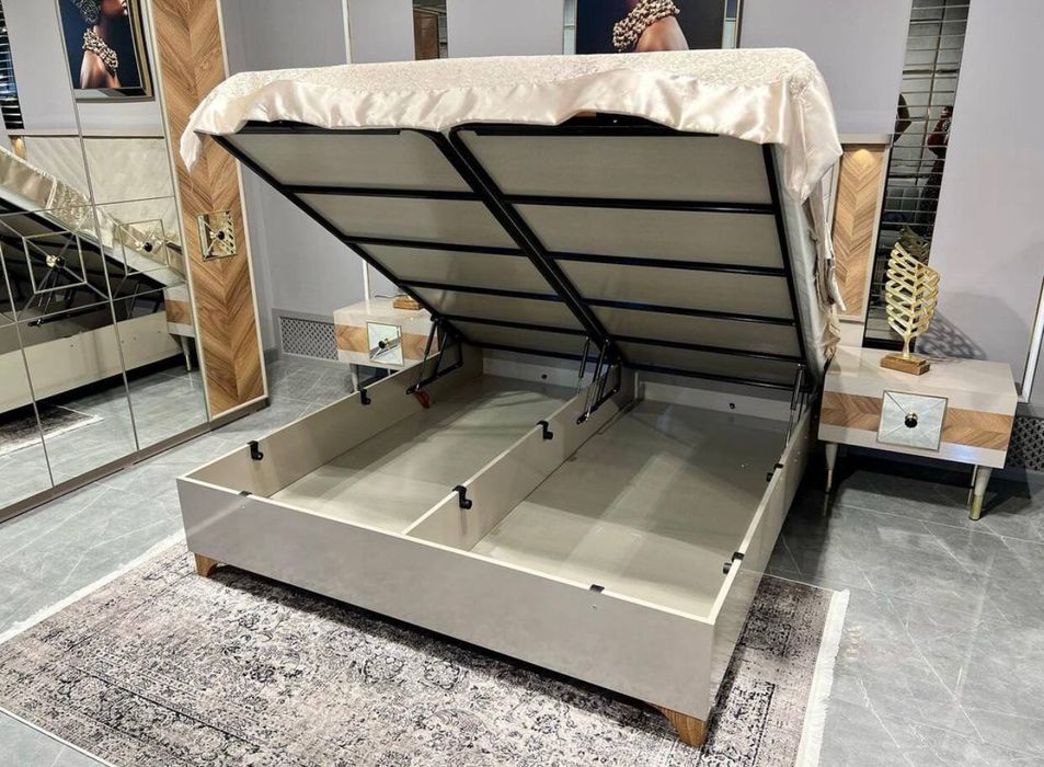 Продаю спальный гарнитур