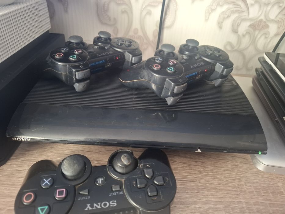 Vând Super Slim ps3