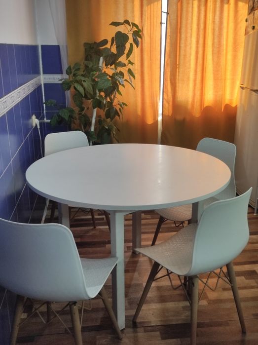 Продам стол кухонный