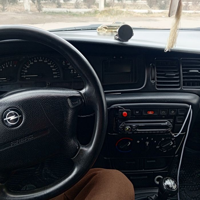 Opel V sotiladi 1996