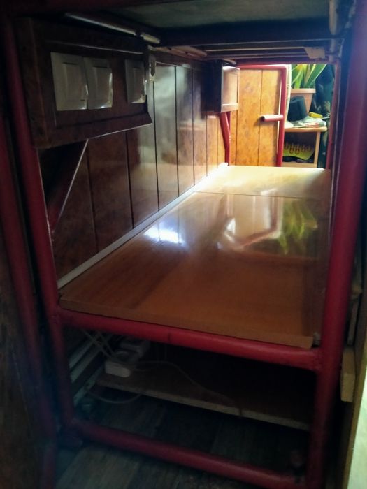 Продам действующий аквариум 400  литров