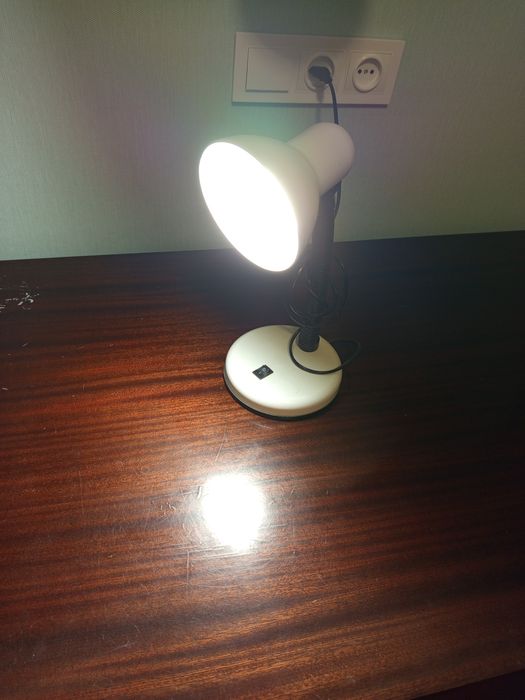 Настольная лампа