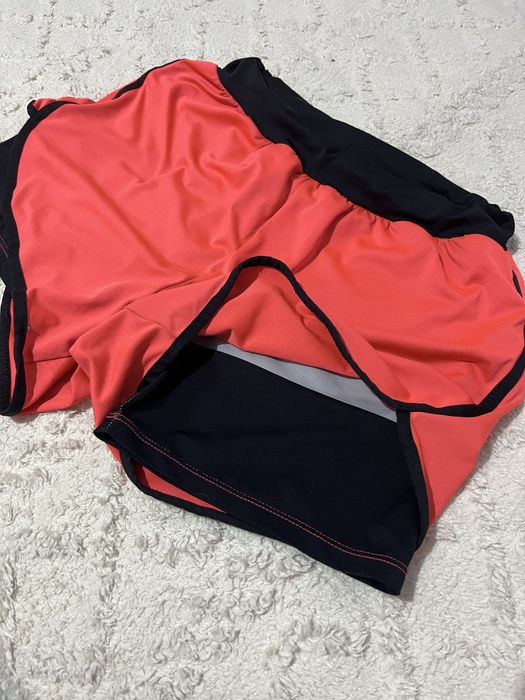 женские шорты спортивные укороченные двухслойные