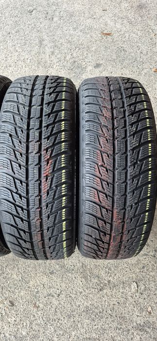4 anvelope iarna Nokian 215/60/17.Pretul este pe bucata.