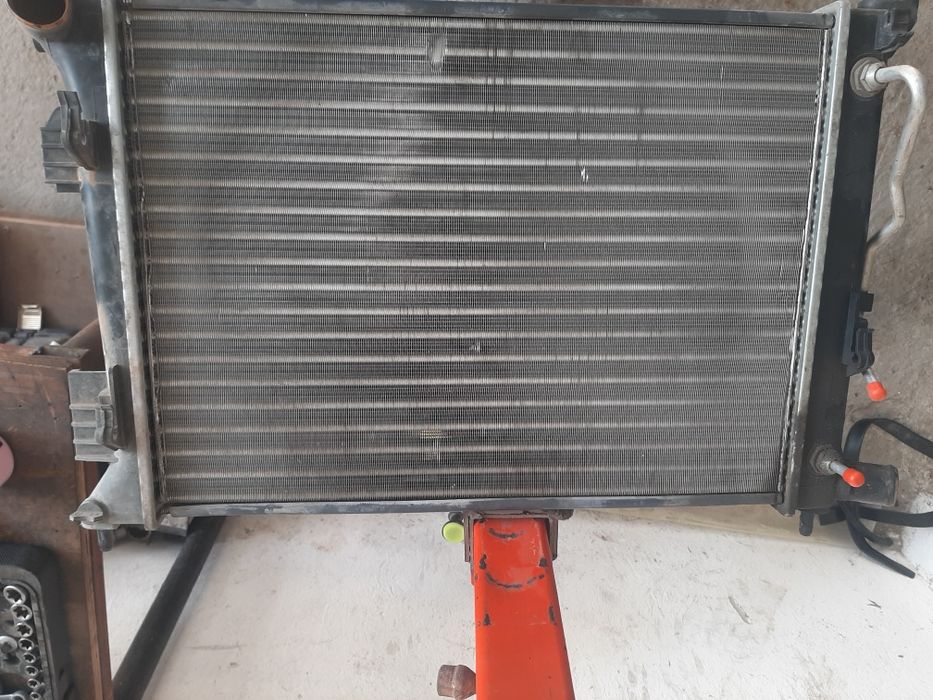 Продаю Б/У Радиатор на авто ГРАНТА