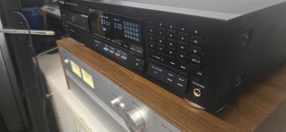 Compact disc  Kenwood  DP 8010