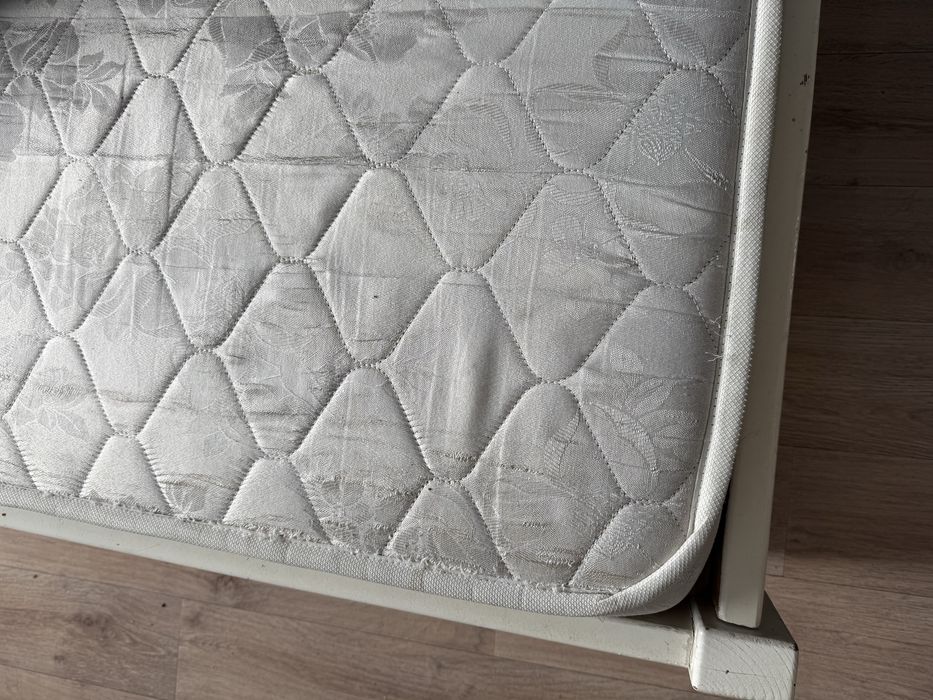 двуспальная кровать