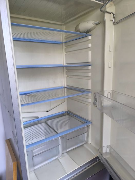 Продам холодильник Indesit