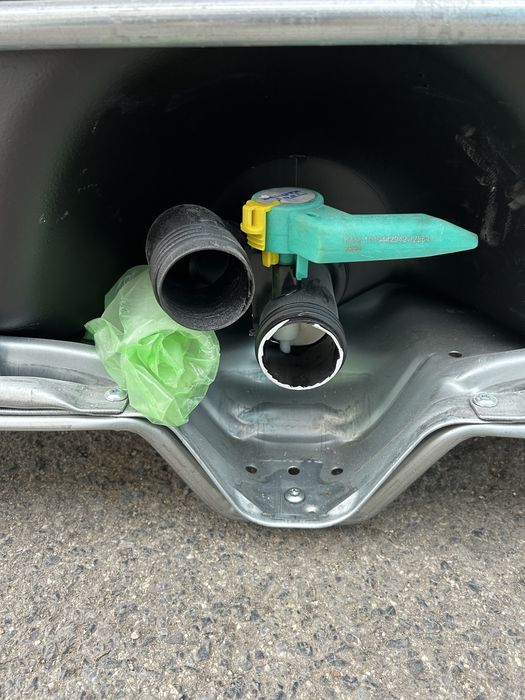 Продавам бидони по 1 тон (хранителни)