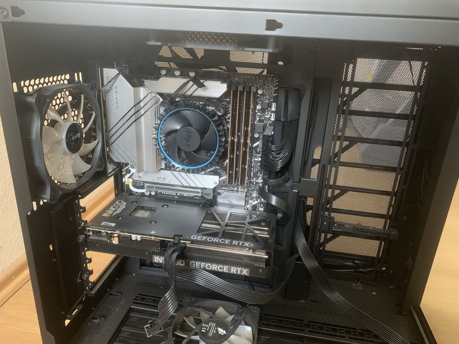 Компютър за AI GAMING PC – Intel i5, GeForce 5060 ti, 64GB RAM