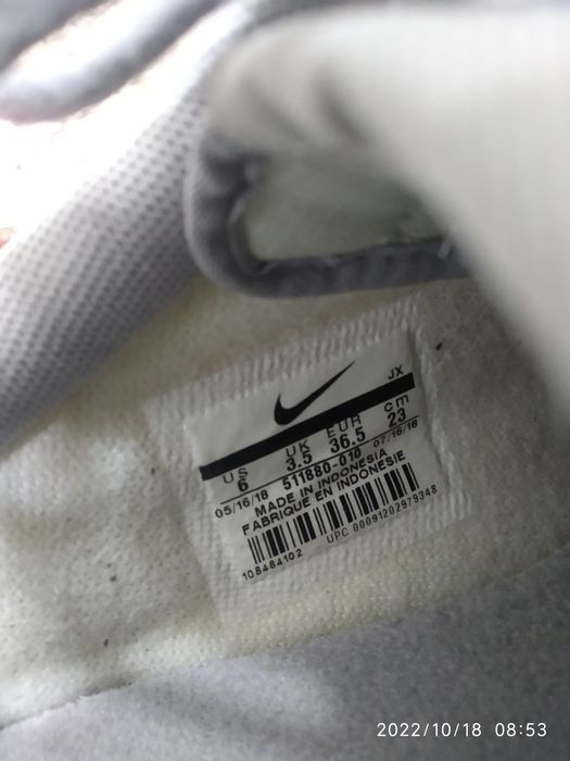 Продам оригинальные кроссовки NIKE.