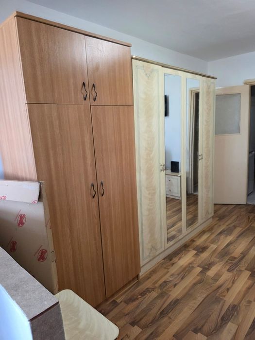 Închiriez garsoniera
