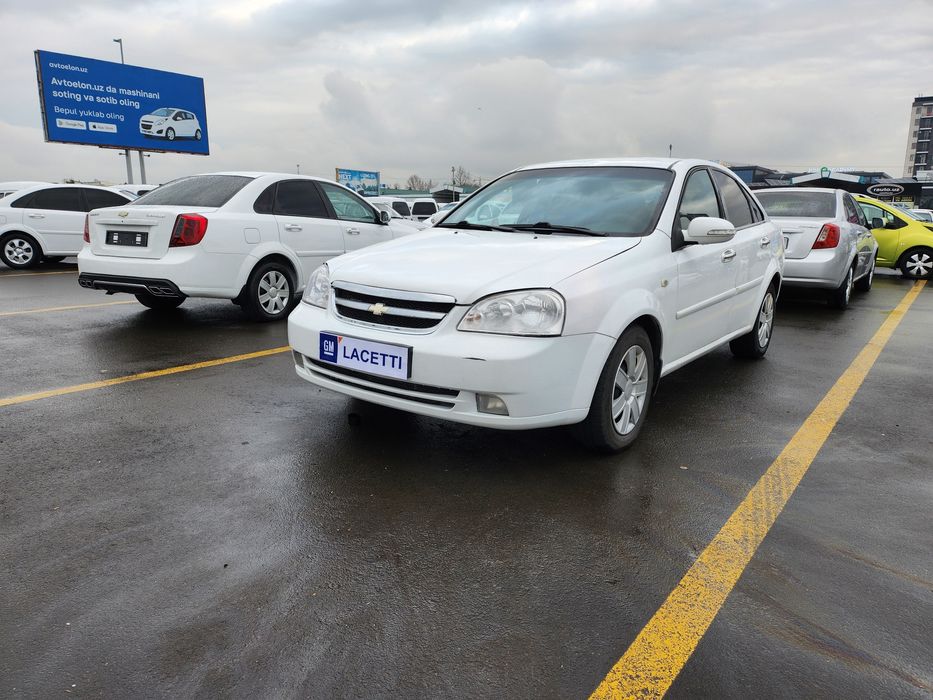 Срочно не дорого Lacetti-2010г. Метан. НЕ битый.