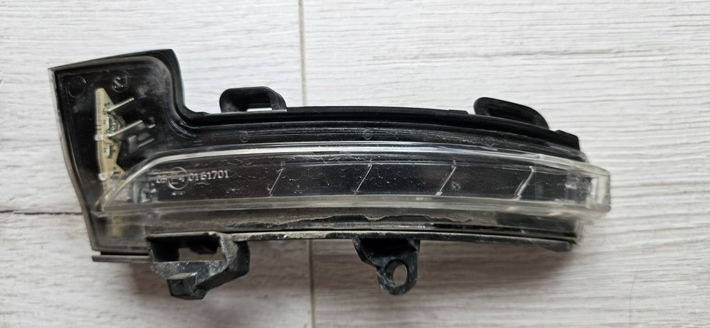 Semnalizare oglinda skoda octavia 3