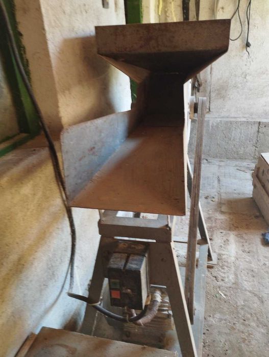 Трифазна фуражомелка за груб фураж и зърно 4KW