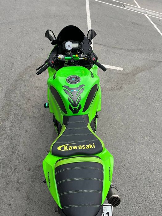 Kawasaki  ZX-6R.