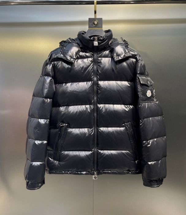 Продам пуховик MONCLER