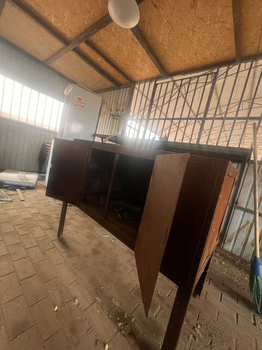 Отдам даром дрова, холодильник, костыли