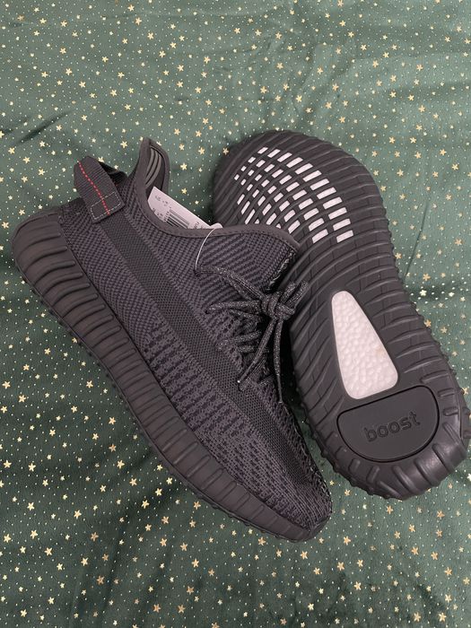 YEEZY 350 V2 Black Static