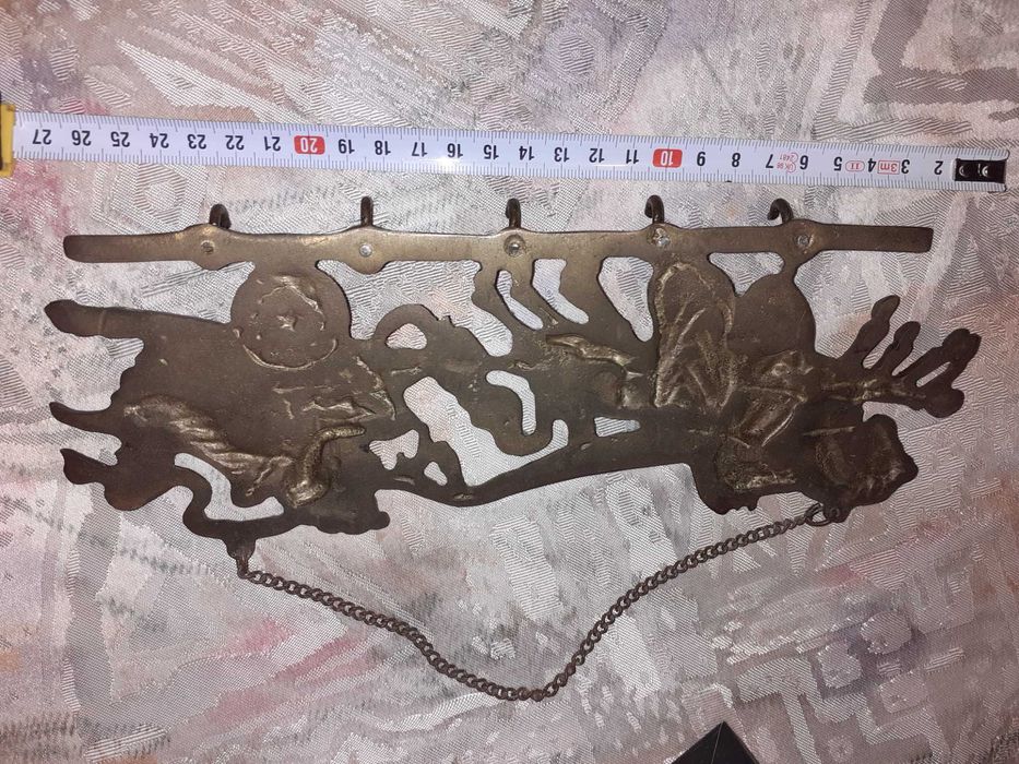 Cuier vechi din bronz