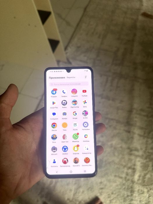 Vivo V21 телефони сотилади