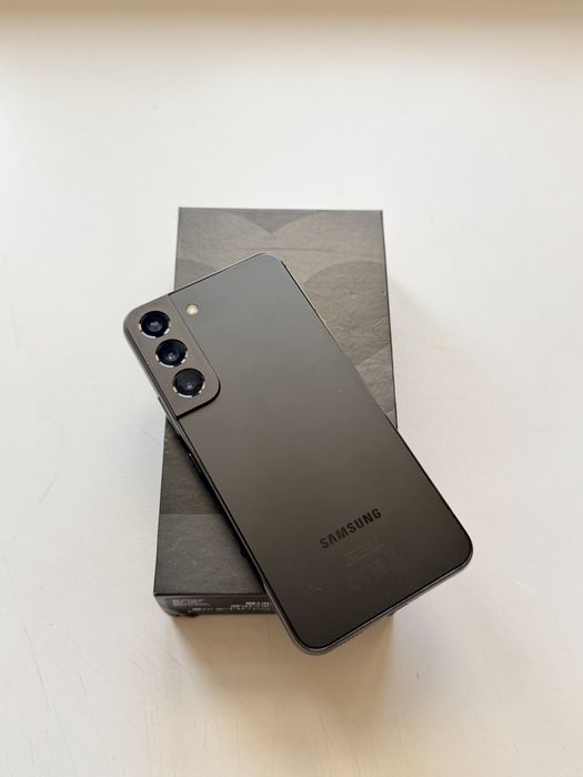 Samsung S22 qora rang