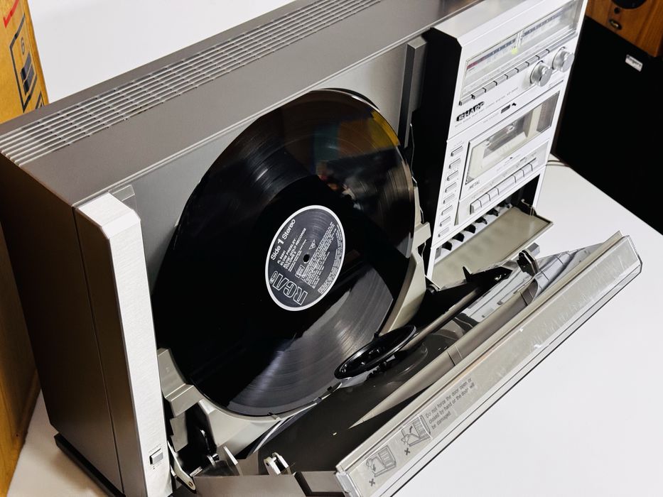 SHARP VZ-3000H – Both Sides Play Disc Compo System, Pick-up Linear Tracking, Dual Play, 33/45 RPM, Casetofon Metal, Dolby NR, FM/MW/LW