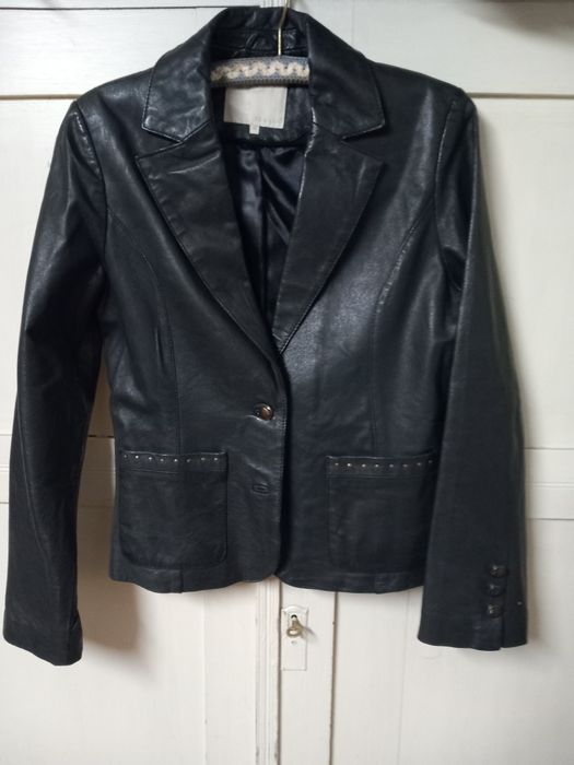 Кожени дамски вталени сака