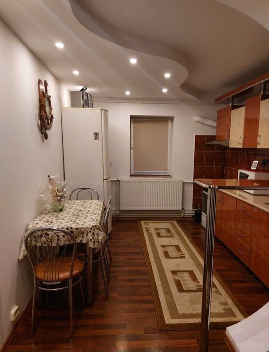Vand apartament 3 camere