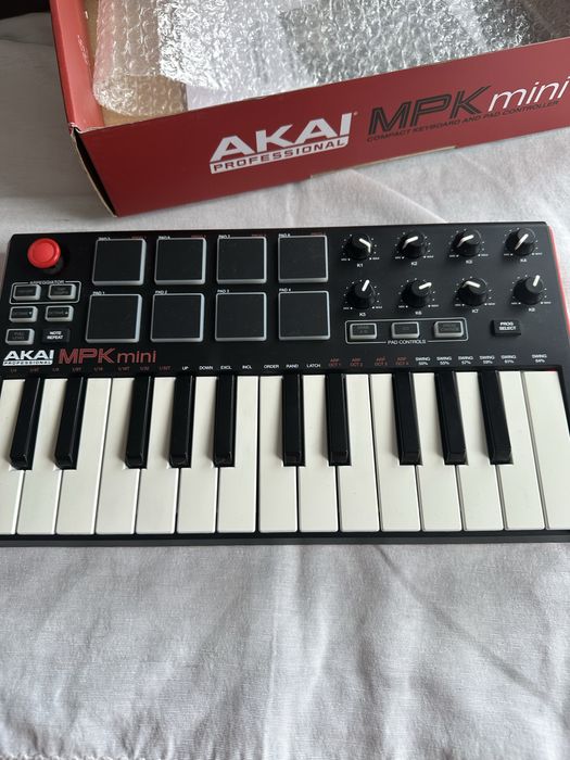 AKAI MIDI mpk mini контролер