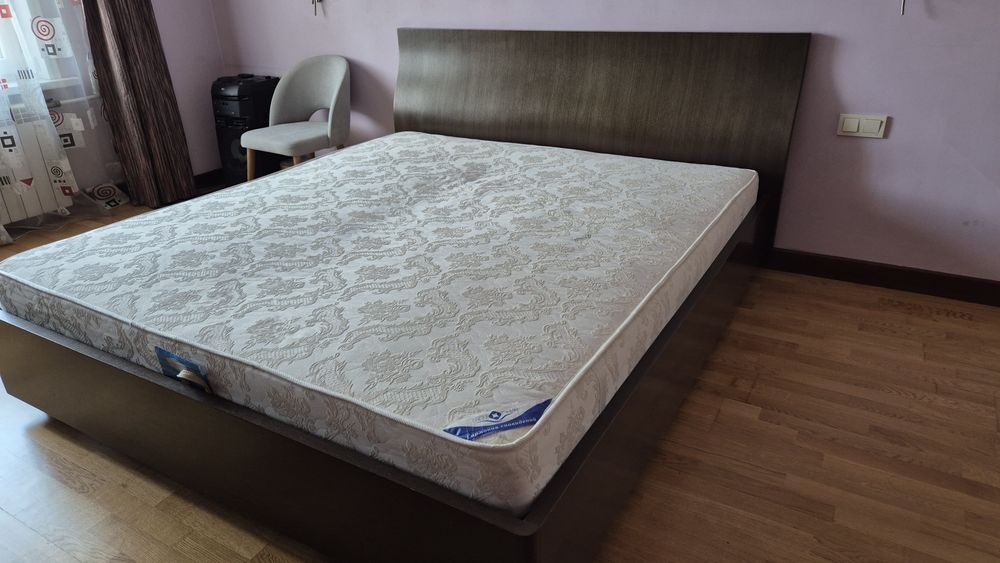 Продам спальный гарнитур