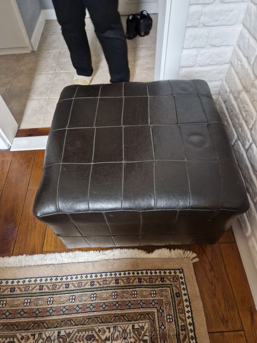 Кожена табуретка