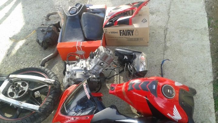 Vând diferite piese motociclete yzf, cbr ,etc