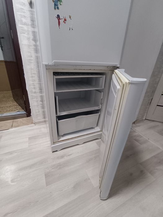 Холодильник Indesit