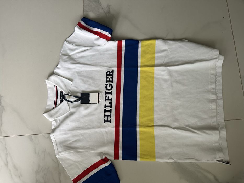 Оригинални тениски с якичка Tommy Hilfiger за момче 164 см